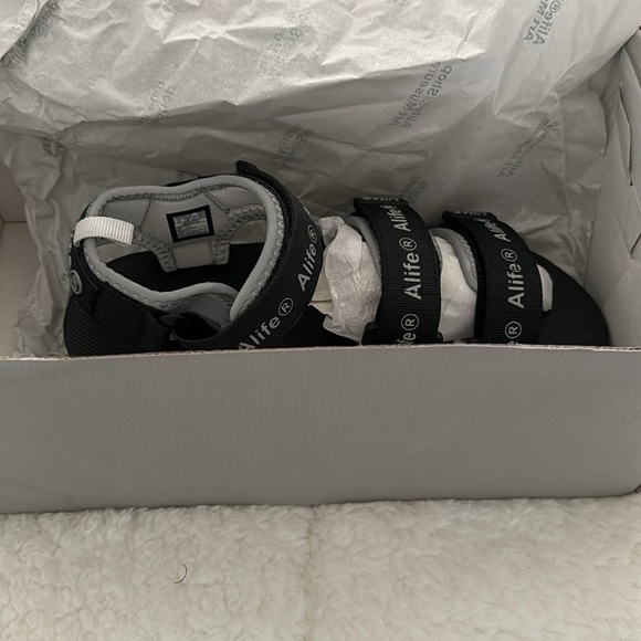 Alife Dad Sandals New Never Worn - Picture 5 of 7